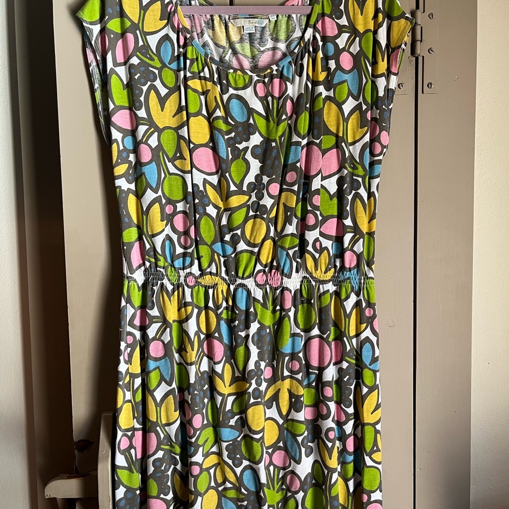 Cute Boden summer dress with elastic waist
Size 14